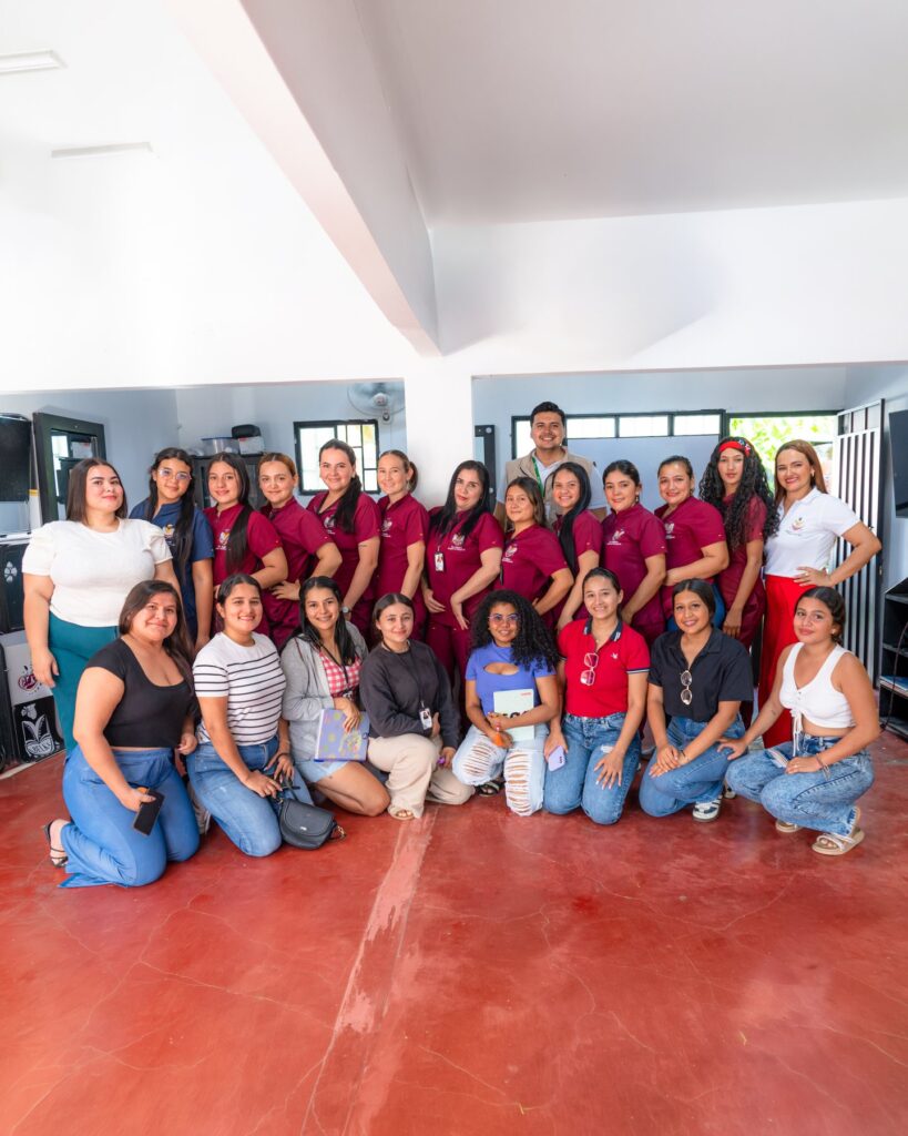 Cámara de Comercio fortalece capacidades de futuras emprendedoras del Instituto Belka en Fortul
